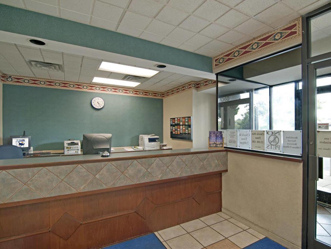America'S Best Value Inn & Suites - Memphis/Graceland ภายนอก รูปภาพ